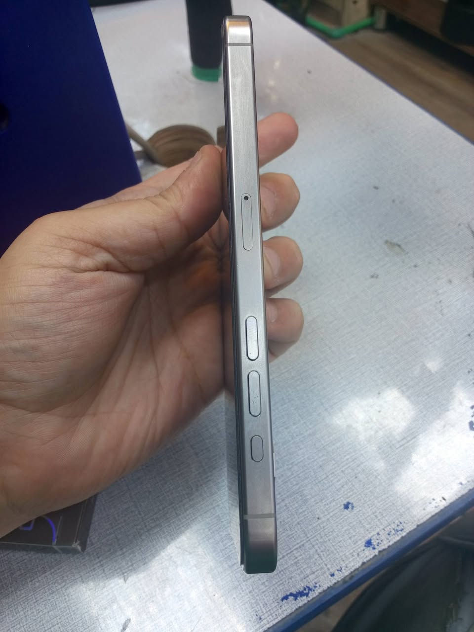 ايفون ١٥ برو ماكس ٢٥٦ شرق اوسط نضافته ١٠٠٪ جهاز جديد مكاني بغداد الجديده شارع المسبح قفلله بمليون و١٠٠ جهاز شخط مابي رقمي *********** وياه بس كيبلل شحن كارتونته ضايعه
