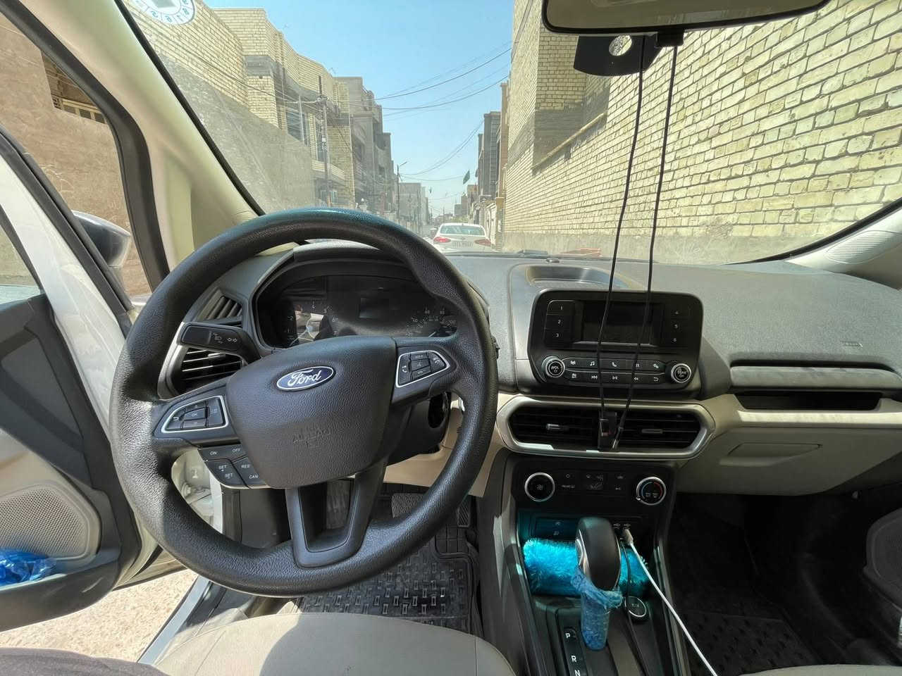 سلام عليكم سيارة فورد.   ايكو سبورت للبيع امريكي حادث دعاميه اماميه فقط سيارة جديدة بمعنه الكلمه 4راكب صدر امامي خلفي جديد سيارة عله وظع شركه مكينه 1500..تيربو ...رقم اربيل شرط الوكاله والتحويل.....مكان سيارة بغداد ..رقم صاحب السيارة ***********.....
