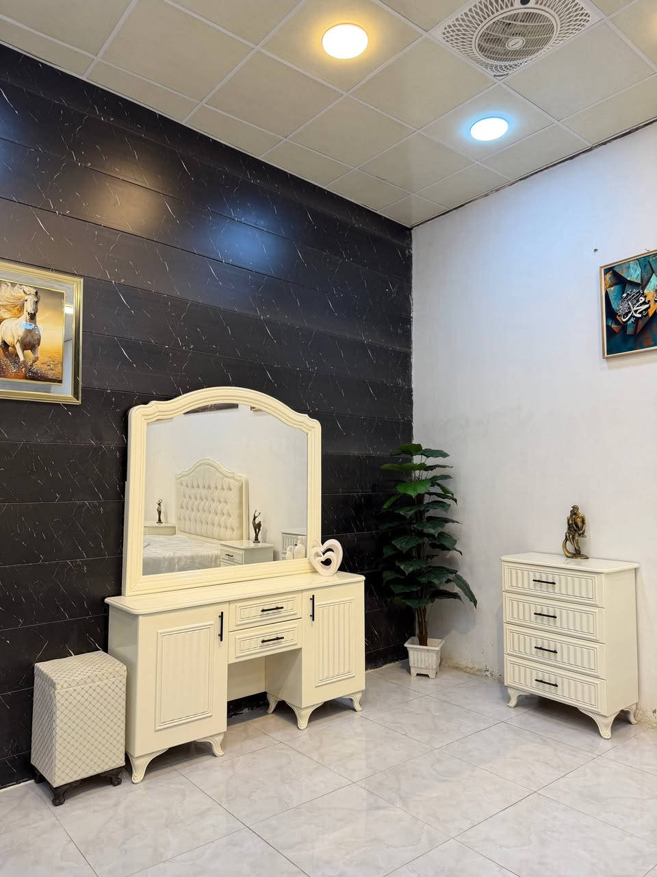 موديل جديد موديل (  ورده بغداد 🌹)
موديل جديد  جاهز للحجز والتوصيل المباشر

شركه المرتضى للاثاث العراقي تقدم لكم 

ضمن وجبة الدرجة الاولى 

ضمن وجبة الاصباغ البوية

السعر مليونين  و750 الف 

غرفة 6 ابواب طابقين ملحق 

تتكون من 10قطع

وجه الكنتور يكون. 12ملم  MDF      

داخل الكنتور صاج طبيعي 4 ملم 

ظهر الكنتور جرجوبة براغي 

القاعدة الارضية للكنتور بلوك بورد

ارتفاع الكنتور مترتين  و45 سم 

عرض الكنتور مع زاويه الملابس 4 و15سم 

السرير طبقة بلوك بورد

السعر / مليونين و 750الف 

خدمة التوصيل والشد  مجاناً لجميع محافظات العراق 

العنوان / بغداد الجديدة قرب البريد 

***********

***********
