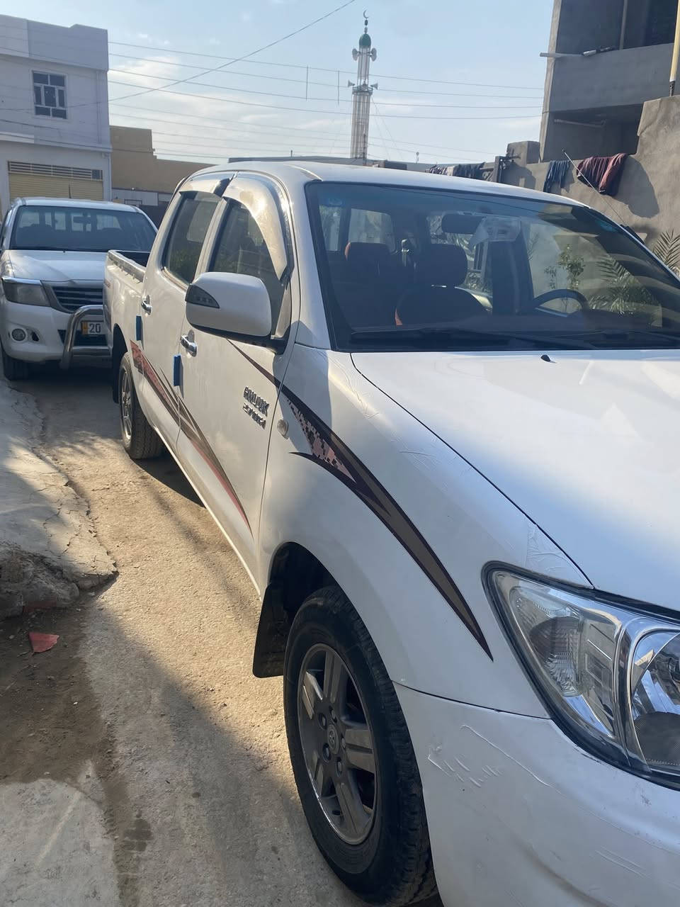 السلام عليكم تيوتا هايلوكس موديل ٢٠٠٩ شاصي ١٩ كير عادي رقم بغداد كشن متصل دبل جكمجه سعوديه سياره حلوه جاهزه من كلشي كفاله عامه عده بكانين بارد والباقي كفاله محرك ما مفتوح ماشيه ٢٠٠ الف حقيقي صدر تخم تاير حداديه تدفئه تبريد كله كفاله مكان ديالى بعقوبه للاستفسار 
***********
