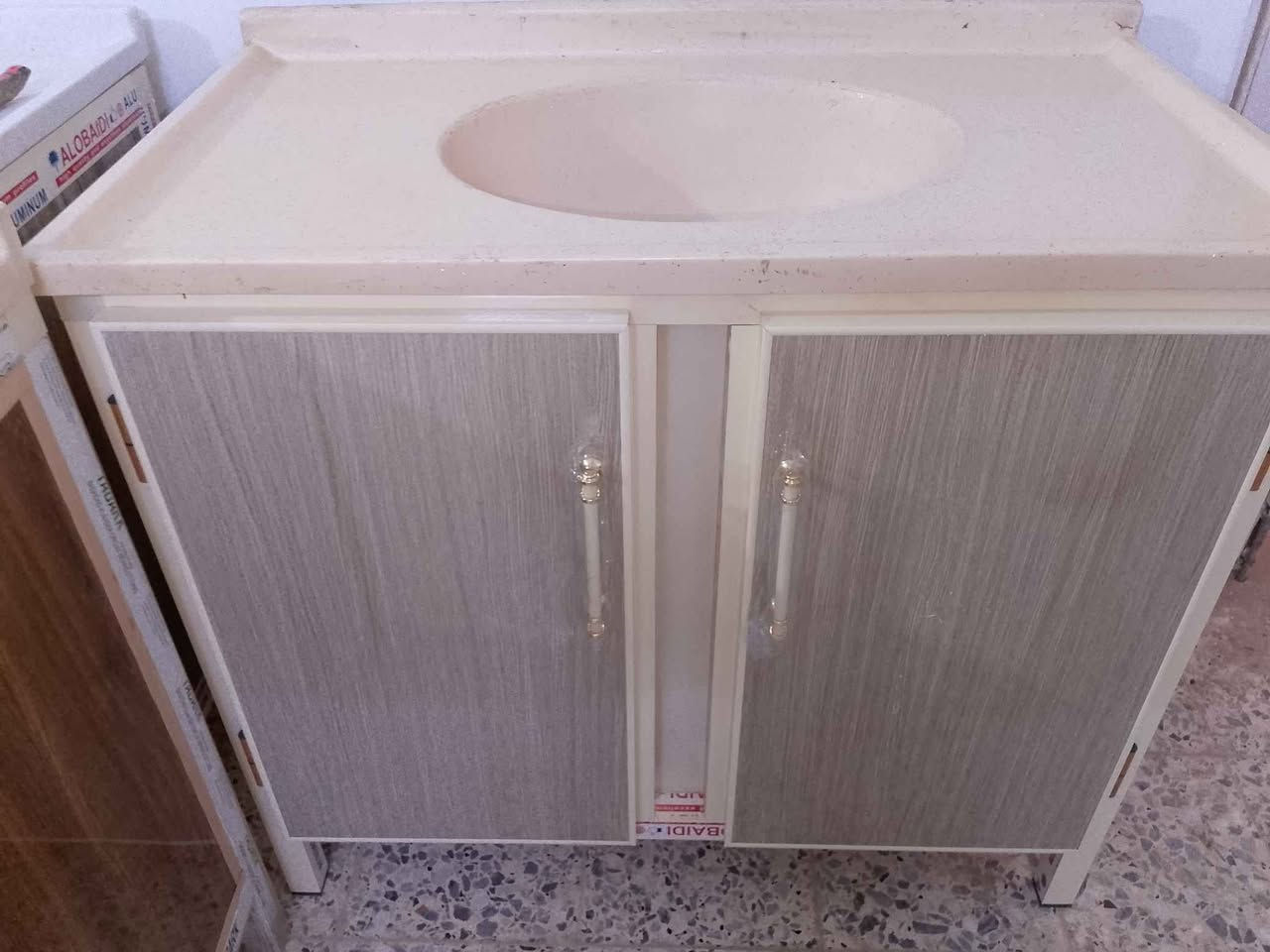 سنكات متر مرمر جديد سعر 135 مقوى بجسور تحت الارضيه والرف مغلف بلاستيك من الداخل ضد الماء شغل تزكام مو سوكاوي توصيل موجود جميع مناطق البصره حجز وتساب *********** البصرة, العراق
