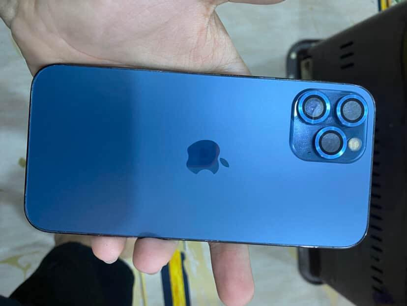 آيفون ١٢برو ماكس  جديد نضافه ١٠٠بل ١٠٠ذاكره ١٢٨بطاريه٧٩جهاز ماستر شرق اوصط نضيف بي  بدله عدسه وحده من لكامرات مال تفصيخ.اصليه  عدسه وحده فقط جهاز كله بلادي ويا كارتونته رقمي ***********سعره ٤٥٠مكاني بغداد
