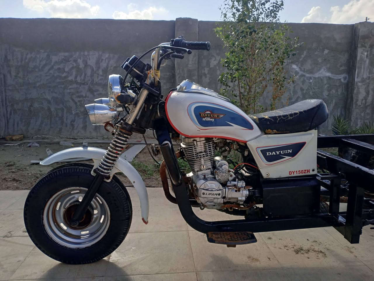 سلام عليكم ستوته للبيع موديل 2014 شاصي مكفول جويت لحيم مابي أوراق كامله جدد مكينه برغي ما مفتوح بيهه جديده  كهربائيات شغاله مكان سوق الشيوخ السعر 1300 وبيه مجال ***********
