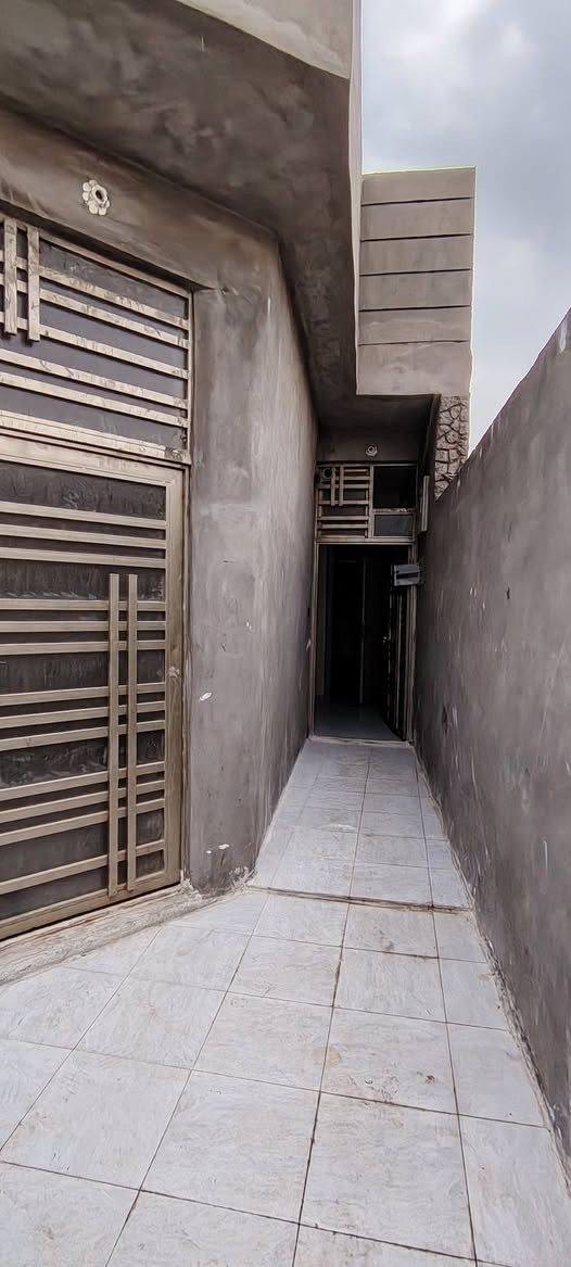 السلام عليكم كل عام وانت بخير وصحة وسلامة
مشتمل البيع طابقين بناء جديد درجه أوله طابوك كونكريت مسلح  بناء درجه أولا  الدار غير مسكون فارغ 
100م طابو زراعي سند ٢٥  فول خدمات  موقع الدار طويريج الحولي شارع اكطع خلف حلويات ابو سلام الاستفسار صاحب الدار ***********
