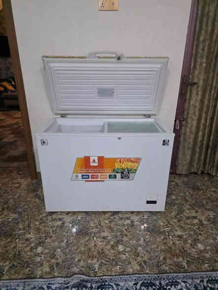 السلام عليكم للبيع ثلاجه ومجمده نظيفات جدا عالابلاد ما داخلات اي تصليح غاز بلادي الشراي يتصل المكان سيف سعد القطعه 150 الف .***********
