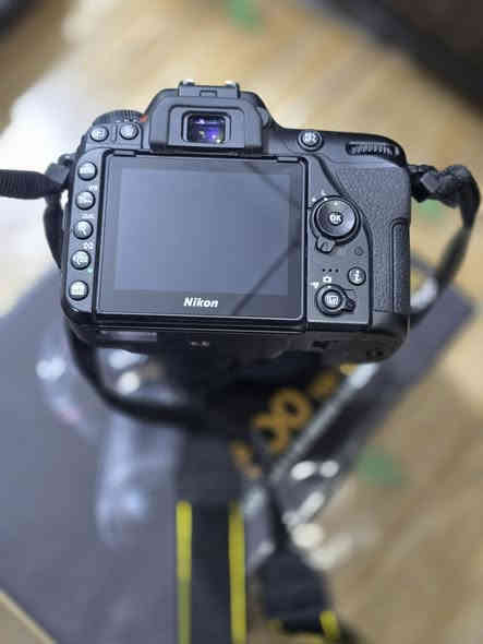 متوفر كاميرا نيكون 7500 عدسة 140_18
نضافة 100/95 استخدام شخصي شاشة لمس
 مع ملحقات كاملة 
شاحنة 
بطارية
كارتون
مكاني الانبار الرمادي 
يتوفر توصيل إلى كافة المحافظات
بمليون و300 وبيها مجال
للاتصال ***********
