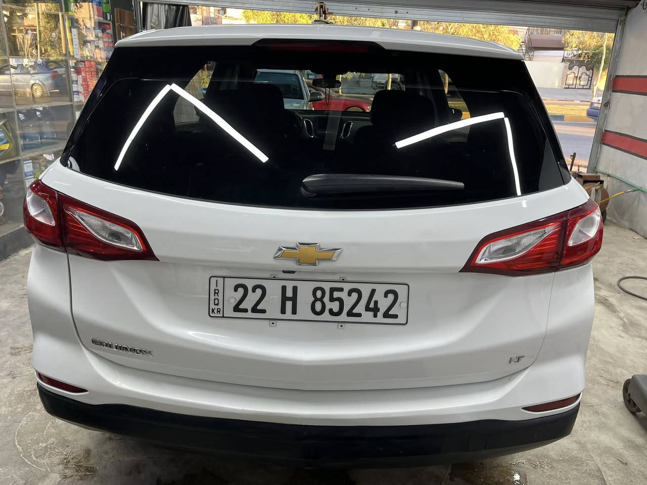 Chevrolet Equinox 2021
شوفرليت ايكونيكس 2021 لون ابيض 
رقم اربيل مكان السيارة الموصل 
جميع التفاصيل موضحة بالمنشور 

السيارة ماشية 63 الف ميل 
محرك 1500 تيربو 

رادار امامي - تحديد مسار - تبريد خلفي قطعتين 
دواخل مخمل لونين  - بصمة تشغيل وابواب - كشن السائق كهربائي - الهاند بريك (السايد بريك) كهربائي
وباقي المواصفات المعروفة بالسيارة 

الحادث خلفي وجانبي .. صبغ ثلاث قطع ، جاملغ خلفي وباب السائق وجاملغ امامي
البوند وباب الصندوق تبديل اصلي نفس اللون
القمارة ما مصلحة والضرر موضح بداية السقف فقط 
ايرباك الستيرن سليم 
السعر 135 ورقة قفل  

3GNAXHEV1MS119801
رقم الشاصي 

***********
