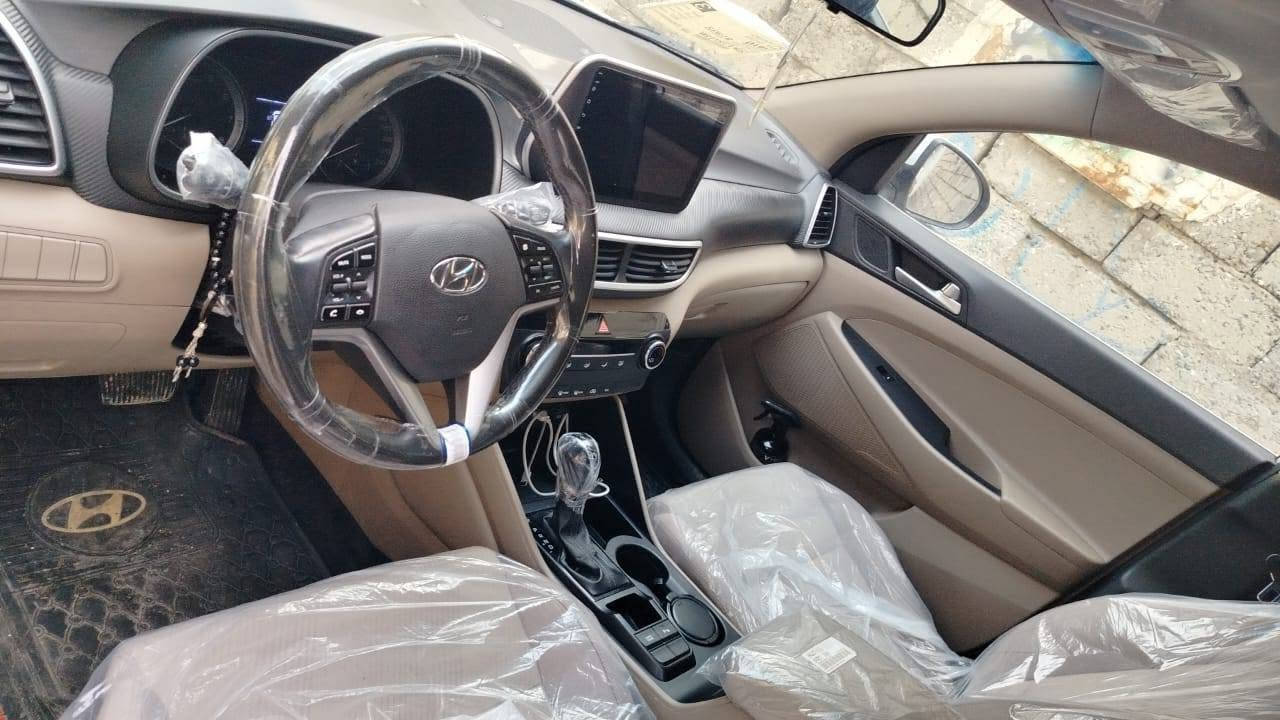 بسم الله الرحمن الرحيم

السلام عليكم ورحمة الله وبركاته 🌹

🚘 للبيع هيونداي توسان 2020 كوري 🇰🇷

✅ محرك 2000 سي سي
✅ فتحة سقف بانوراما
✅ تشغيل بصمة ودخول ذكي
✅ شاشة كبيرة
✅ كاميرا خلفية
✅ حساسات أمامية وخلفية
✅ رادار
✅ بريك طوارئ
✅ تحذير مغادرة المسار
✅ مثبت سرعة
✅ تحكم ستيرن
✅ كراسي جلد
✅ تبريد وتدفئة للمقاعد
✅ كرسي كهربائي
✅ مرايا طي كهربائي
✅ شاحن لاسلكي
✅ إضاءة LED
✅ جنوط ألمنيوم
✅ نظام مانع انزلاق وثبات إلكتروني

بيها فقط اثر حالوب فقط مايبين يعني للستفسار ***********
