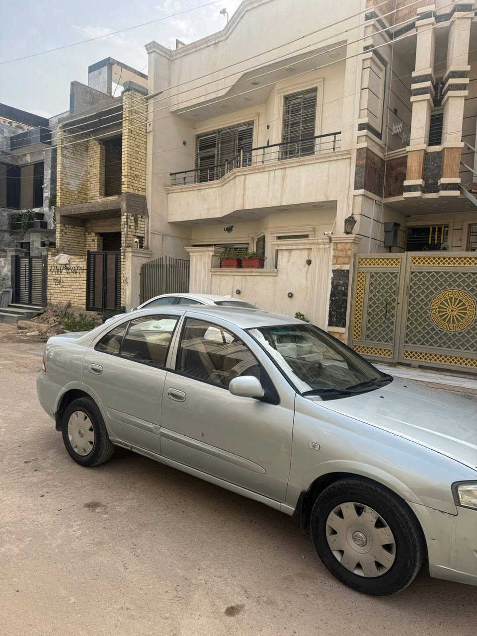 السلام عليكم.. من رخصة الادمن.. 
نيسان سّني كوري خليجي ٢٠٠٧..
سياره جاهزه محرك كير بلاد والتبريد معروف بالنسبه للنيسان لا يعلى عليه.. 
٣ قطع صبغ بدون دوخل كهرباء كله شغال السياره حلوه وناعمه بيهه طاسة داريم شفت حسب قول الفيتر لان بيهه هزه بالشد كانو بلنص. بسمي بغداد هزه وسنويه جديد وشرط عقد مروري وتحويل اليشتري . مكان بغداد الدوره حي دجله.. سعر٧٨ 
رقم تلفون ***********
