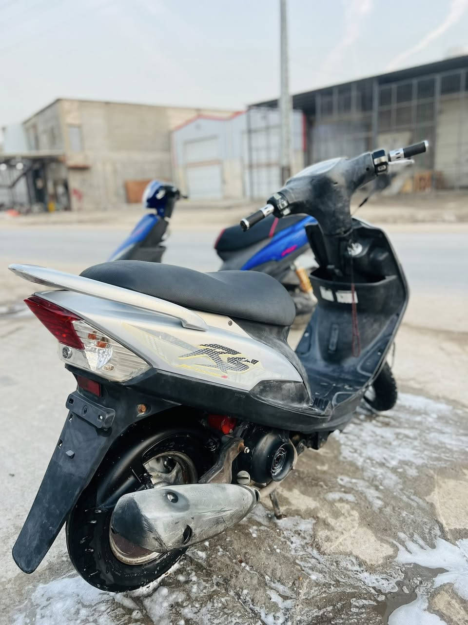 سلام عليكم 
السعر 800وبيه مجال اتصل وتدلل 
ماكس عدله مكفوله كفاله عامه من مكينه وكفر وكهربائيات الدراجه مختمه من الطول للطول نفس الختم ويه المكينه شغاله سالف هندر نكره مكاني البصره قضاء القرنه 
***********بي واتساب
