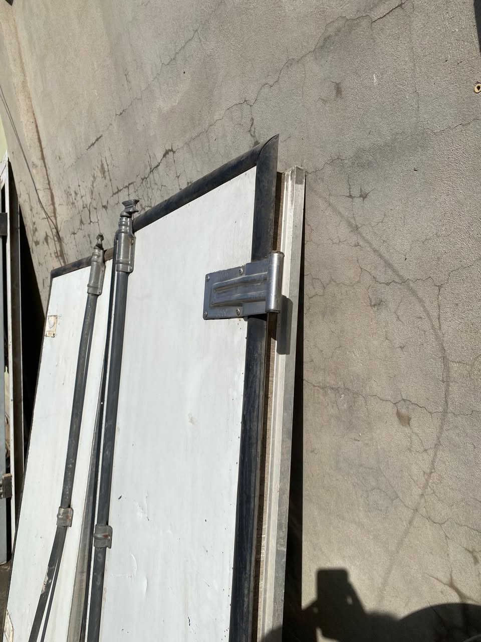 باب براد كنتر بلادي للبيع العنوان بغداد ***********
