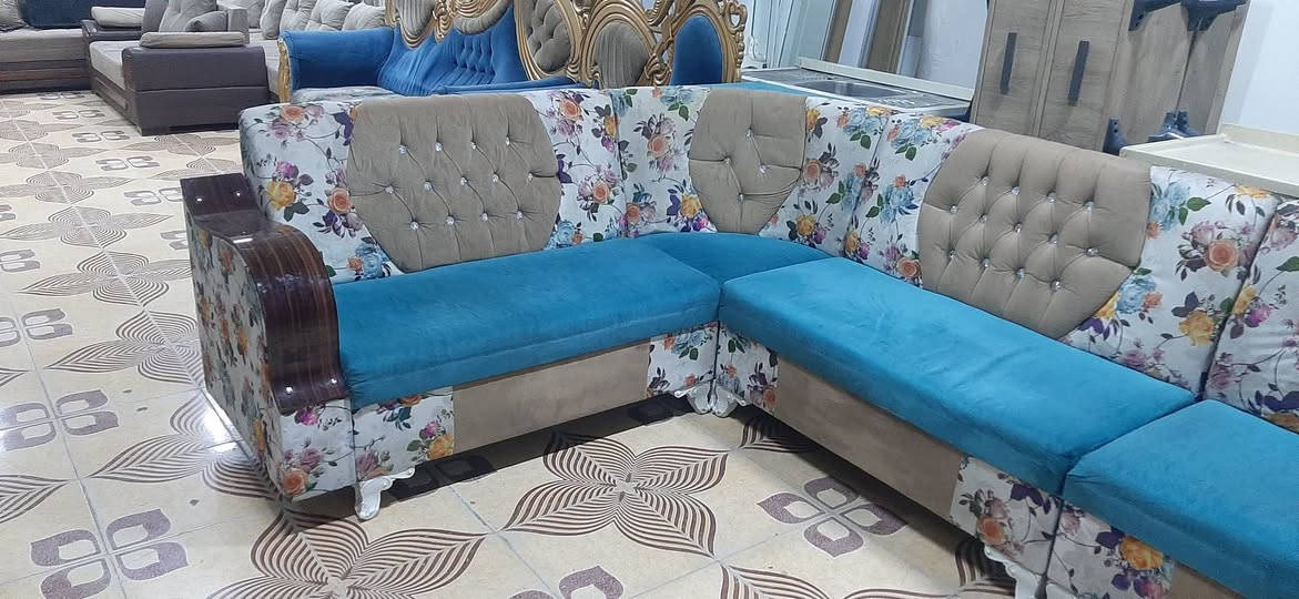 معرض العماد//ديوان تفصال مستخدم نضيف اي عيب مبي بشرط النضافه للأستفسار ***********//*********** كركوك, العراق
