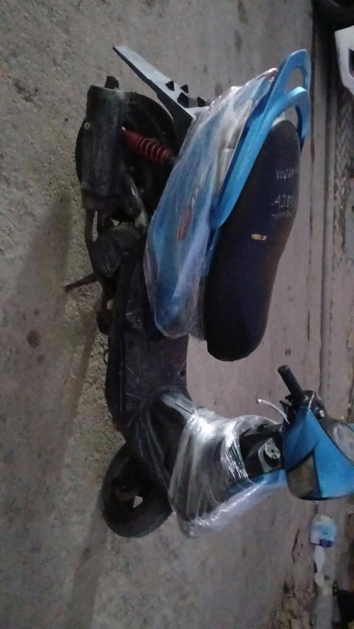 السلام عليكم دراجه ثعلب البيع الدراجه جديده مختمه من الطول ال طول موديل 2008ماشيه 47 مكنيه ناعمه صوتها ما اسمعا نكره سلف اورق موجوده تريد احولك تريد مكاتبه ماعندي شي محتاج فلوس واريد ابيعها السعر 625وبيهامجال الطبيبن عنواني بغداد حي النصر رقم موبايل ***********
