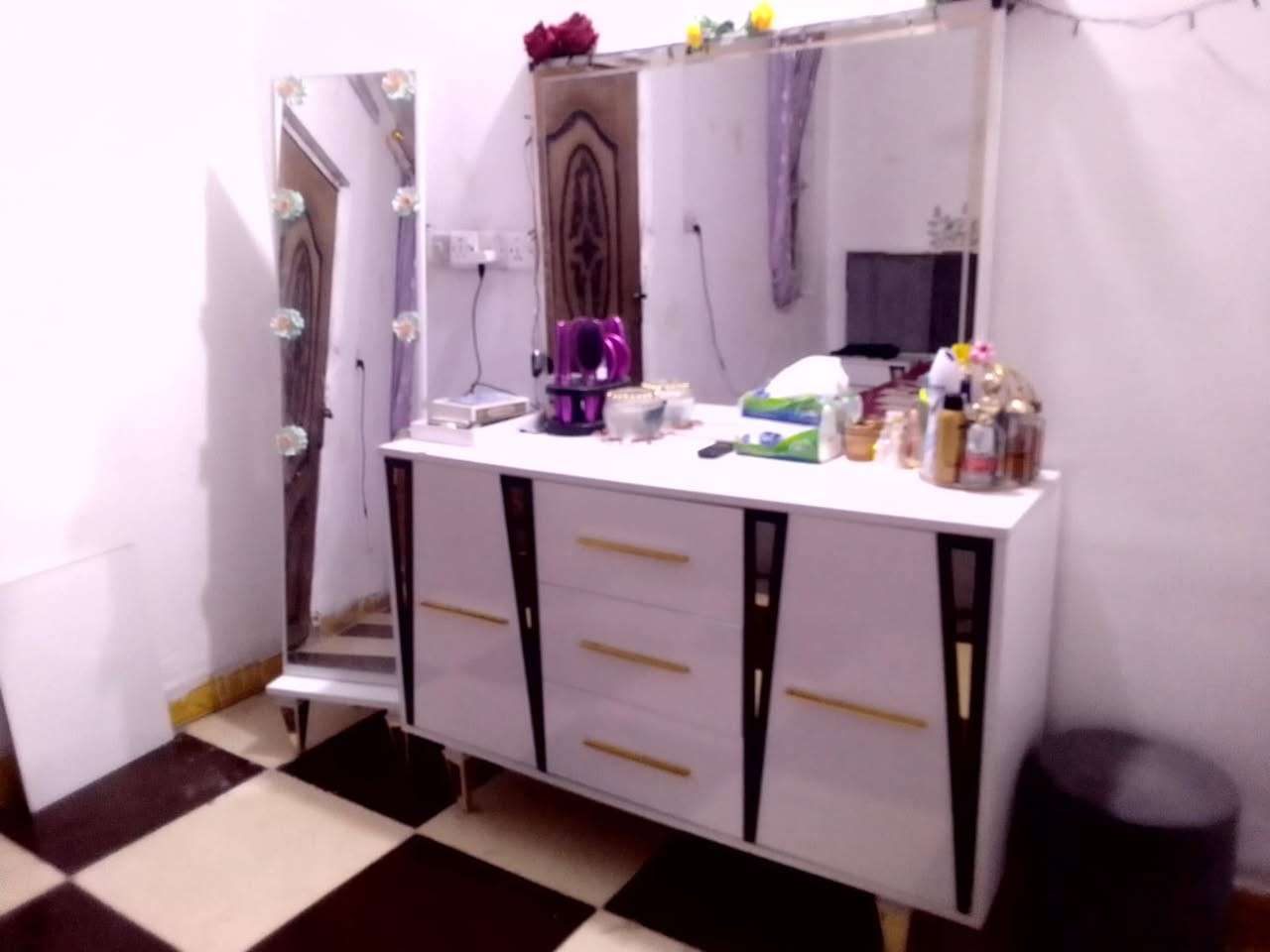 متاح غرافه كامل 8 قطع جول سوك بس ضرار جربايه سعر 250 حته دوشك ويه لا دكلي صور ه مدري شنو تجي تشوفه كدام عينك ***********
