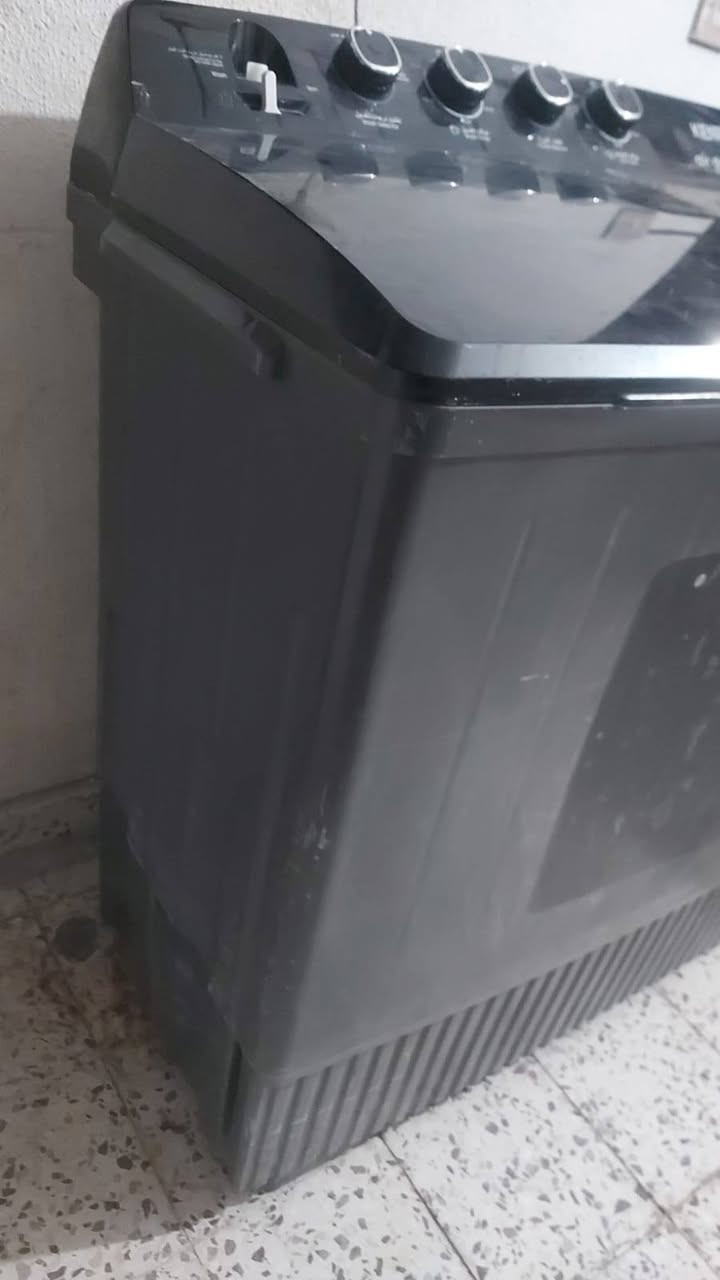 غساله للبيع نضافه 90٪ البيع محتاج مابيها اي عطل الحجم ٣٢ السعر 300 وبيها مجال لون رمادي طوخ تغسل حتى فراش الاتصال على الرقم ***********
