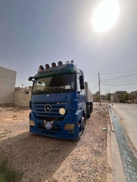 اكتروس للبيع موديل 2004جامبو 3محاور بودي دار قصاب السعر خاص.  07701691...
