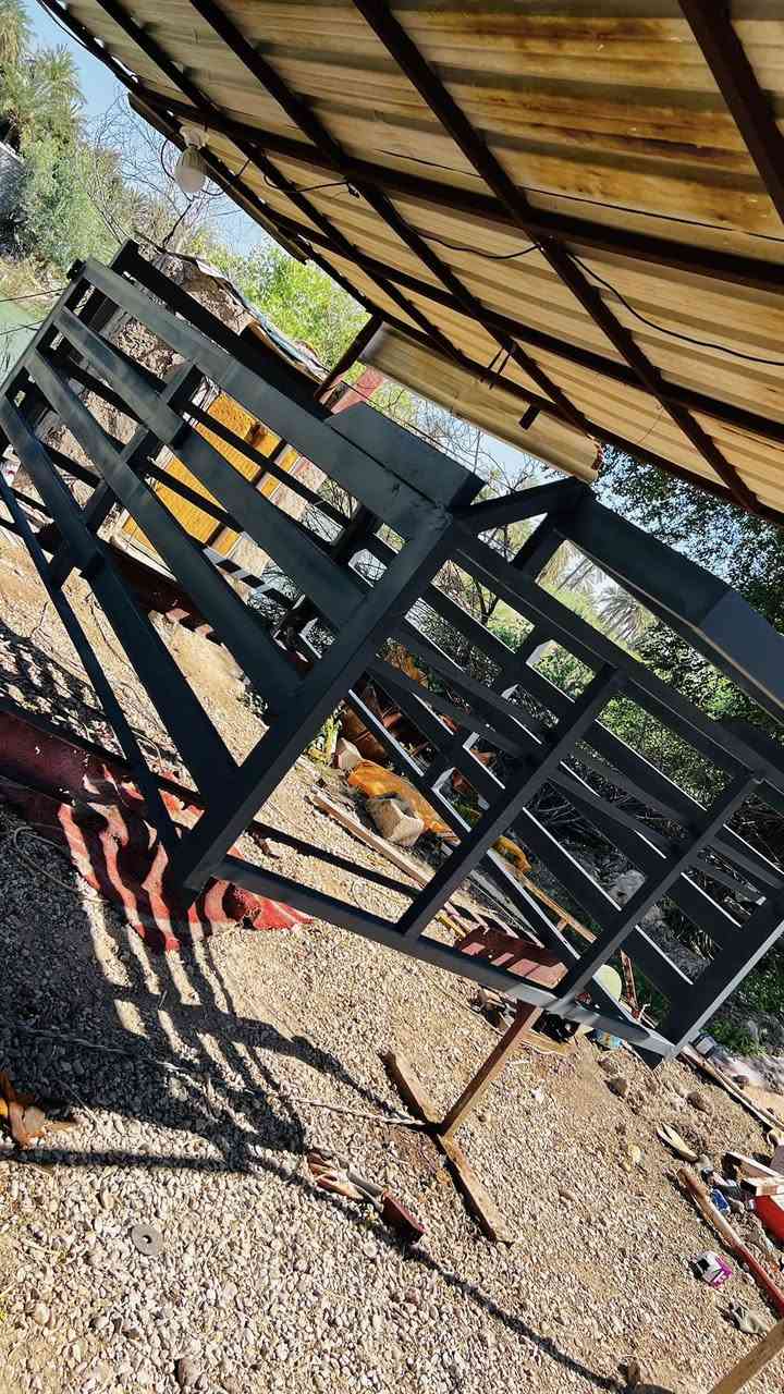 محجر نثيه للبيع السعر ٣٠٠ العنوان العماره ميسان ***********
