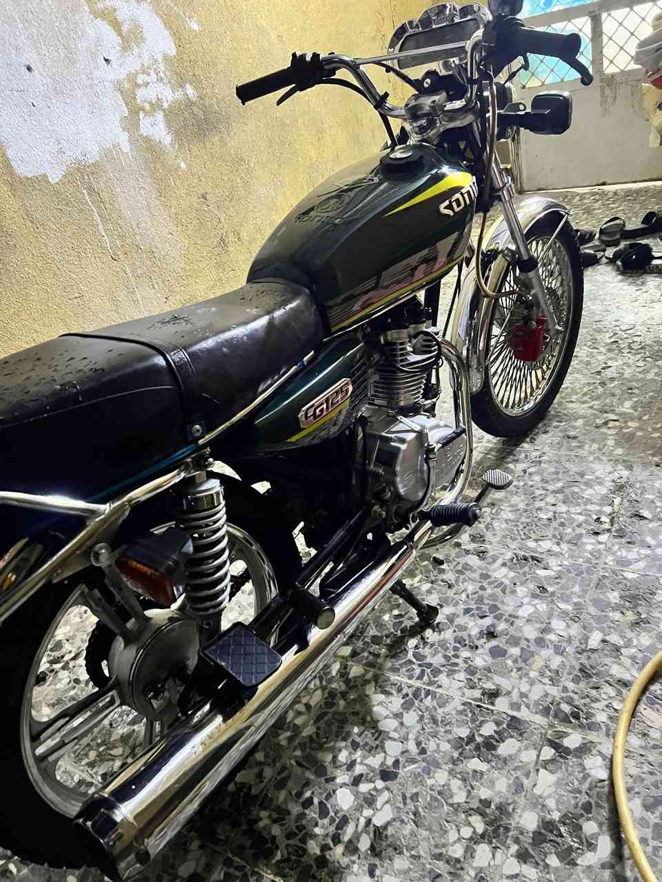 دراجة ايراني للبيع 24 نضيفه بيها اوراق  للأستفسار هذا رقمي بغداد الشعب***********
