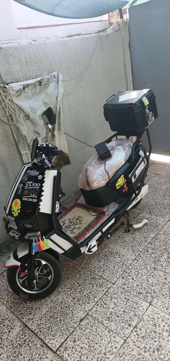 السلام عليكم للبيع تراوس السعر 
واتساب ***********
