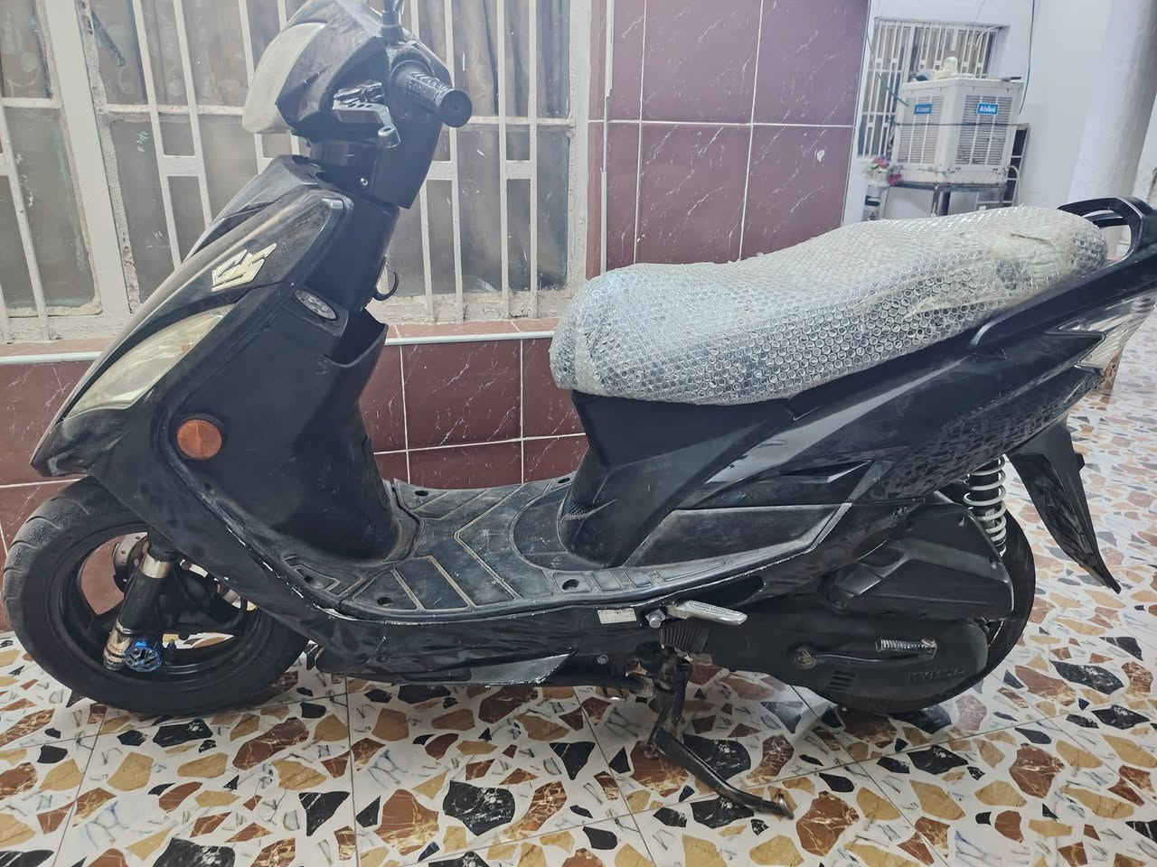 دراجة للبيع كايمكو فول نضافة 400 وبي مجال  دبلين كيجات لايت زنون كهربائيات كله شغال المكان شارع ٢٠
***********
