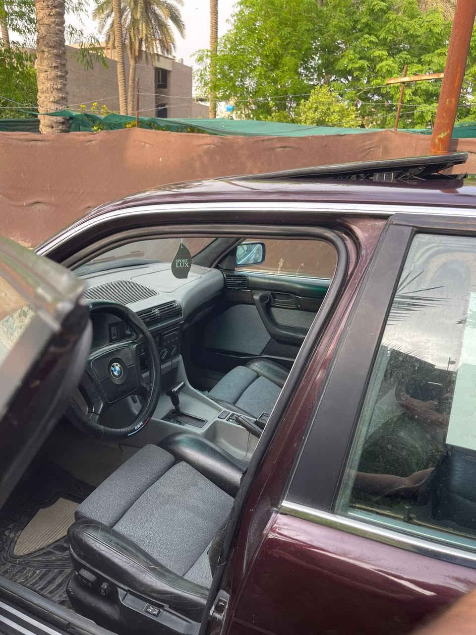السلام عليكم BMW 525iA موديل 92 سياره جاهزه صبغ عام اثر جراد فقط
سياره بلادي بدون حادث او ضربه
عليها ادامه كامله من منضومه بانزين وباتري جديد ودسكات سياره جاهزه للاخير 
مكينه 25 مسكر 
كشنات كهرباء كاركتر
سنتر لك ريمونت
سلايد شغال طكتين 
تبريدها ثلج خير من الله 
دبل ايرباك
اكروز سرعه
كمبيوتر
مري شفط
تخم تاير حداديه 
بجم عريض
رقم بغداد الدولي باسمي تحويل ثاني يوم
كير مكينه خيررررر من الله سياره مال بيت وممتعوبه ونضيفه وجاهزه للاخير كلشي شغال بيها 
مكانها بغداد سعرها 57 وبيها مجال للطيبين
***********
