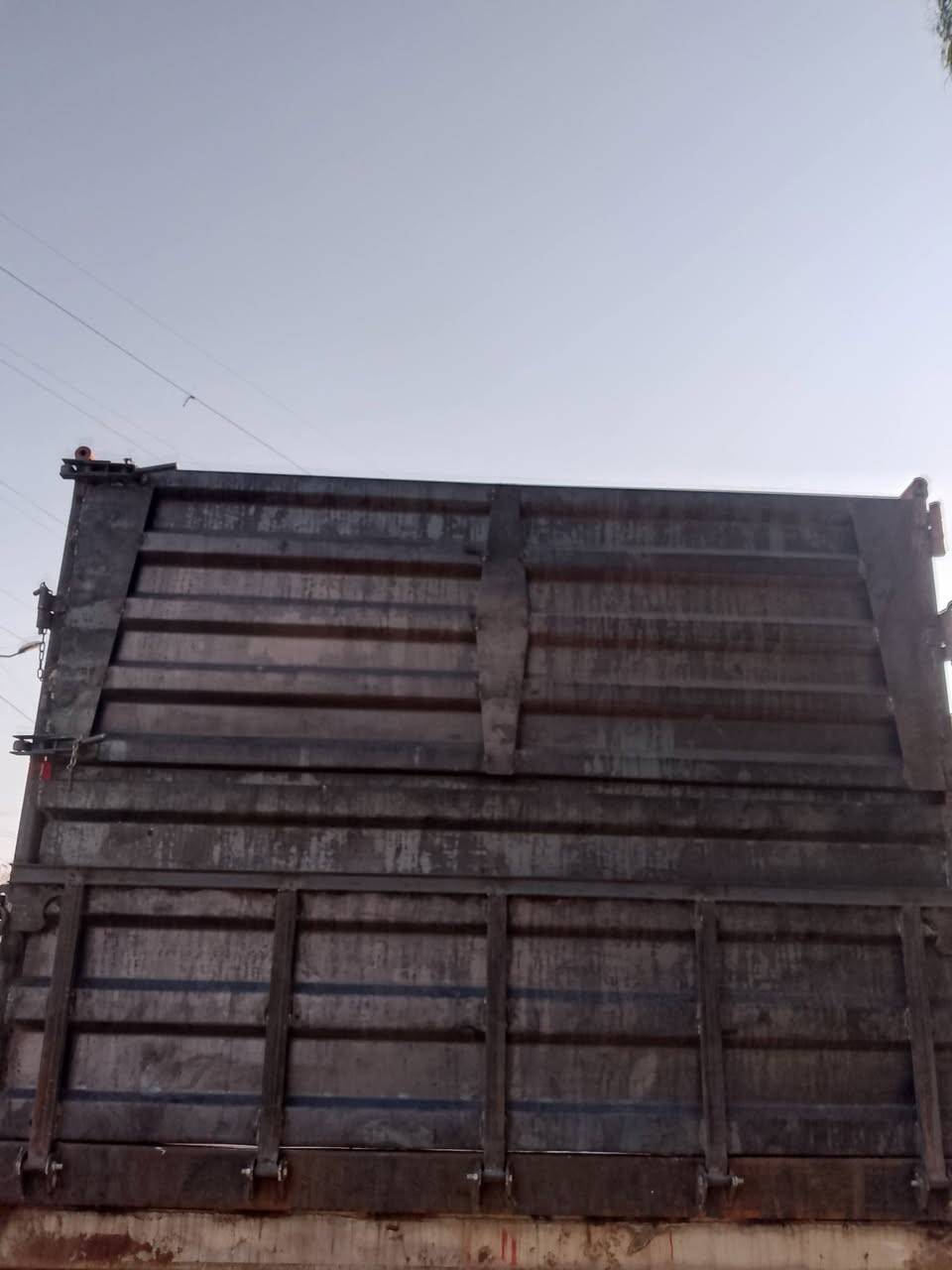 سلام عليكم عربانه المانيه شاصي ١٨ دناكير المانيات ١٤ ثنين دنكير السعر٧٠ رغم الهاتف ***********

