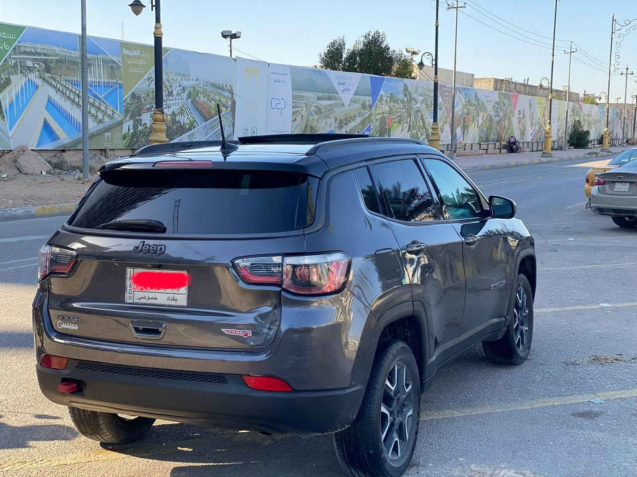 ‏جيب كومباس فئة تريل هوك موديل  2020  السياره تو كلر لونين السعر 123 قابل للتفاوض 
للأستفسار 0‭ 782 294 7433‬
‏حادثها بنيد وشويه من الجاملغ والباقي مكفوله  مواصفات بنورامه  بصمه تشغيل + بصمة ابواب 
تشغيل عن بعد  كشنات امامي ثنين كهربائي جلد اسود بالكامل 
‏تدفئه + تبريد بالكشنات
‏شاشه كبيره تاب + gps
‏شاشة دجيتال اليكتروني 
‏تبريد قطعتين امامي خلفي
‏هند بريك بصمه فور ويل 
‏ كشن السائق واللي بصفه كهرباء محرك 2400 محرك وكير مكفولات 
حساسات كامره خلفيه
‏اشاير بالمري 
‏ويل كب كروم رقم بغداد     
‏سياره جاهزه حداديه تخم تاير وباقي المواصفات المعروفه
 مكان السياره كربلاء كربلاء, العراق
