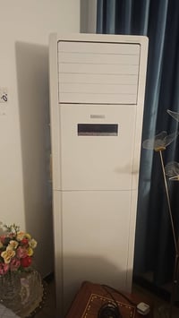 ٢ طن كري اخو الجديد  للبيع سعره ٥٠٠ وبي مجال بسيط  مكاني بغداد  ٠٧٧٤٨١...