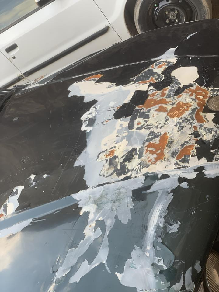 السلام عليكم       
محور مكينة وكير ياباني مكينة ديلكو قبق اسود ثنين ونص حالتهن ممتازة ، بيها نقص بنيد وجامة امامية وترتيبات بسيطة ، السعر 38 وبيها مجال ،عنوان السيارة البصرة قضاء شط العرب،مكلف بالنشر وهذا رقم الولد *********** .
