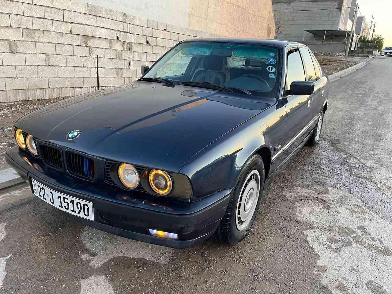 Bmw 520i مۆدیل 1993 سەنەوی 2030 نویە هەزەی نویە بەناوی خۆمە پشتو پێش کەپس پیشی لاسەکنی بستەک تهحدیلە لەگەڵ بن دۆسەی لای سەکن ماباقی هەموو گیانی بەشەرت تەبریت لەسەر سویج دوو جام کارەبا مەکینە گێڕ هەمووی بەشەرت 4تایە نوی له بنە سعری 53 وەرەقە محامەلە لەهولیرم ڕەقم مۆبایل***********
