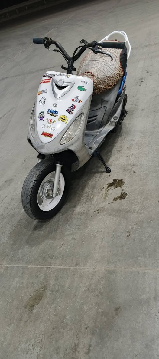 السلام عليكم دراجه ماكس منغولي للبيع مكينه خرسه شلعه ومعدل خير من الله سلف وهندر   اي نقص مابيهه السعر 350وبيهه مجال وهاذه رقمي ***********المكان بغداد الشعب
