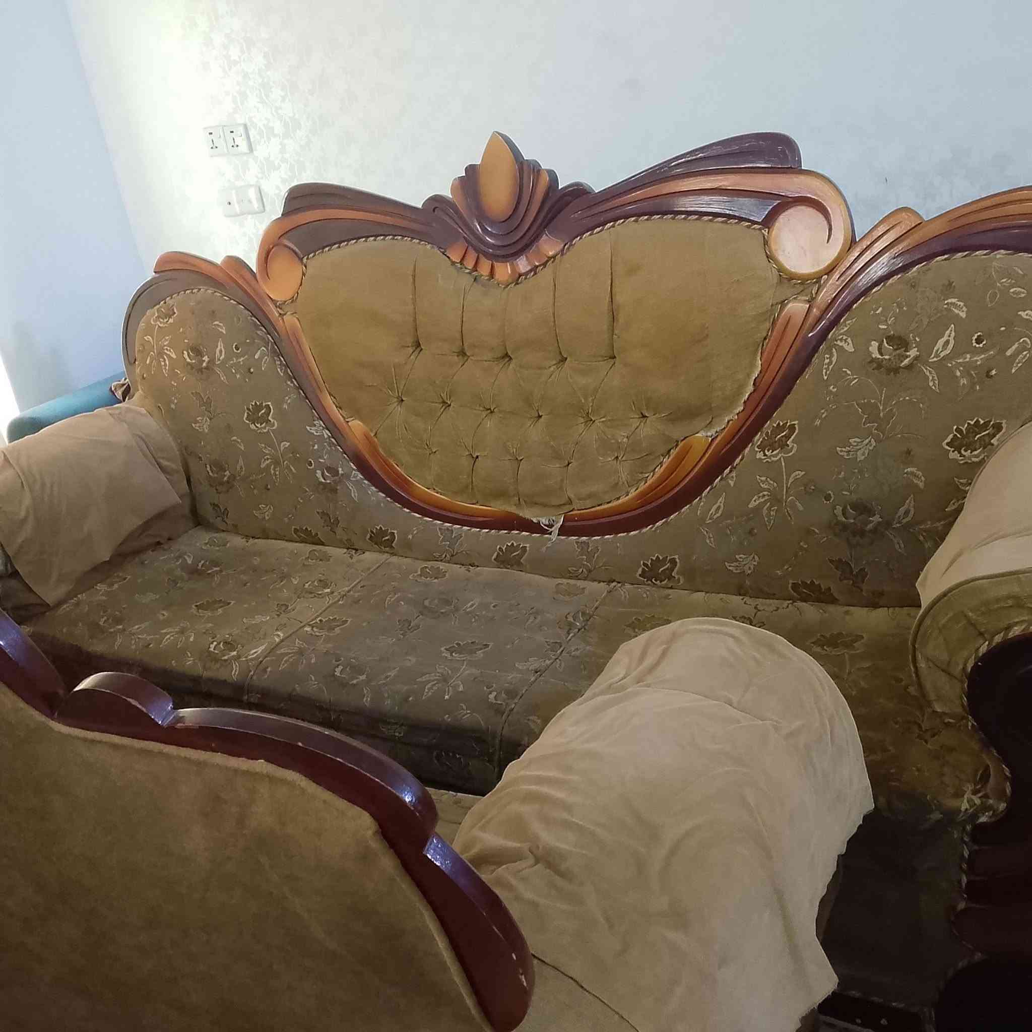 تخم للبيع عشرة مقاعد العنوان بابل ناحية ابي غرق ***********
