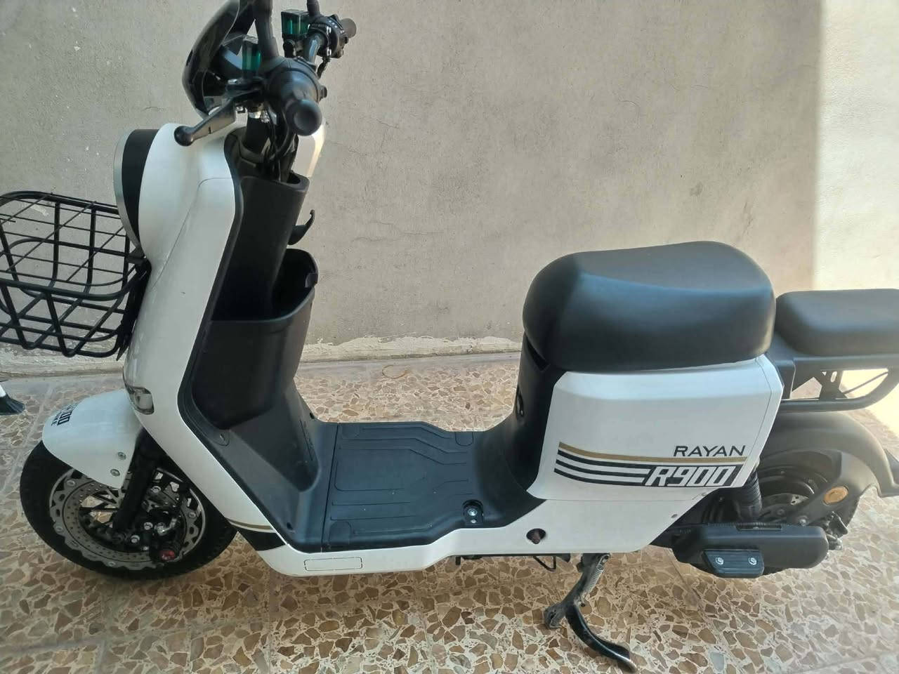السلام عليكم ماطور شحن R900 جديد مستخدم شهرين
برقي مامفتوح سعر 590بي مجال بسيط 
شراي طب خاص او واتس مكاني الأيسر يارمجه الشرقيه 
***********
