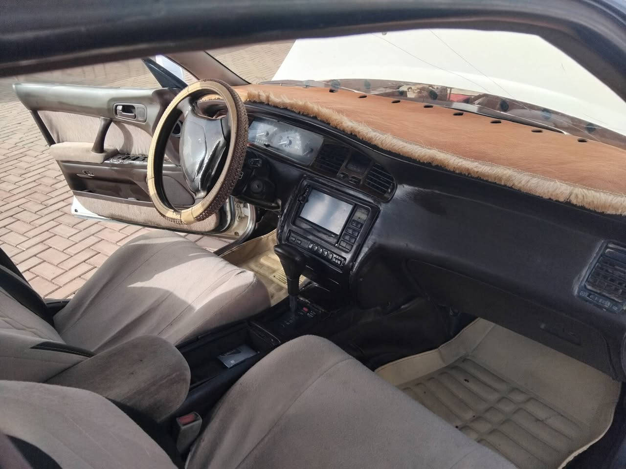 السلام عليكم سياره بطه للبيع متصل موديل 1992 رقم نينوى الماني شرط التحويل محرك كير 2500 شرط صدر تايرات كلو نضيف تبريد دفئه شرط
صبغ جاملغ خلفي فقط سعر 60 وبيها مجال
اتصال***********
