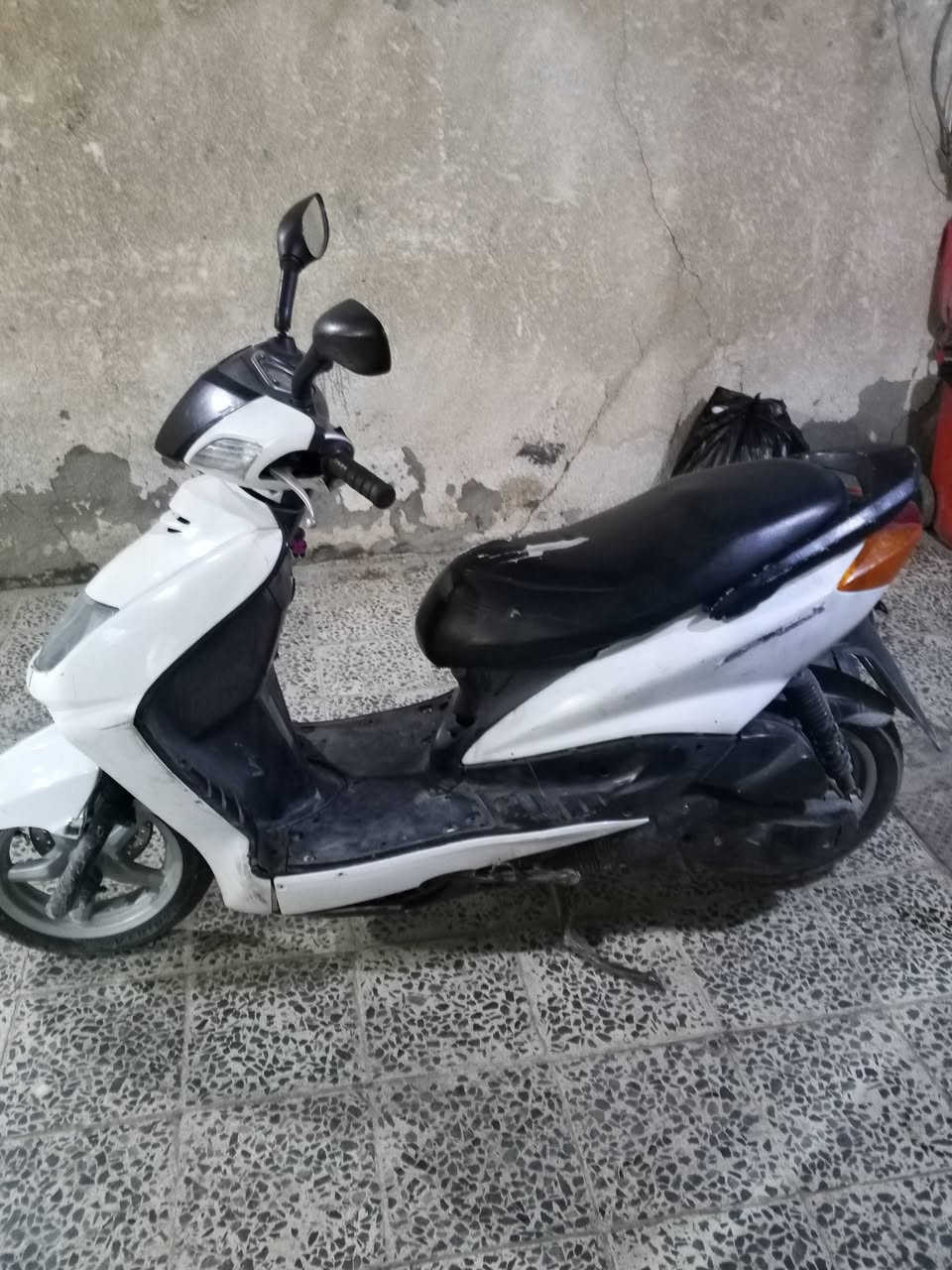 دراجه سكنس نثية 110 ياباني للبيع دراجه نكرة سلف بأي وقت كهربائيات كامله شغالات مابيها اي شي
الدراجه قبل ساعه  بدلت الكابريتر مالتها كامت اذب عندي دخان بيضة تبين فقط من تخلي الضوه جوة الصالنصة ومن تقفل سكليتر بيها اذب دخان مو قوي ضعيف //المكان بغداد حسينيه الراشدية///للتواصل : *********** أو مازنجر متواجد  
 ///السعر 275 الف وبيها مجال قليل
