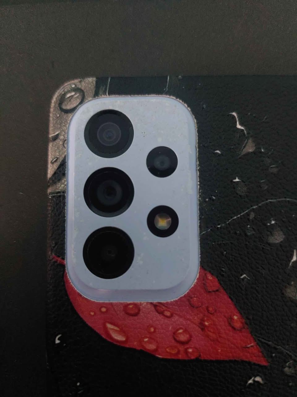 السلام عليكم
جهاز a53 5g ذاكرة ٢٥٦ بدون ملحقات نظيف وكلشي بيه شغال كامرات صوت سيم كرت دكم وايفاي بلوتوث وكامراته كلش حلوة وواضحة وشحنه حلو الشاشة اصلية مالتة بصمة اصبع شغالة بصمة وجه شغالة وكلشي شغال
وموضحة الصور مالته بالمنشور وبي ملاحظات بالكفر مال عدسات الكامرة يعني بالظهر بي هيج شلون نقاط وهو الظهر كله ب ٥ الاف يعني شغلة بديهية هاي 

وللامانة بيه شغلتين بسيطات بس لازم اوضحهن واكون صادق بيهن حتى اكون وضحت وشرحت كلشي بالجهاز

الجهاز الظهر مال مفتوح وبي تغليف كارتوني بديل الكفر ما اعرف بس اني اخذته مستخدم وهو هيج 
شغلة ثانية بيه بالشاشة بالاسفل هيج اثر طبع خفيف كلش ما يتلاحظ اثر الايقونات مال ازرار التنقل والقائمة موضح بصورة بيضة بالمنشور واي مشكلة ثانية ما بيه جهاز ترتاح منه وتجي تاخذه من البيت ويكون خاطرك الا طيب 

السعر ماله ١٧٠ الف وبي مجال قليل للطيبين 
بغداد حي العامل
واتساب واتصال 
*********** بغداد, العراق
