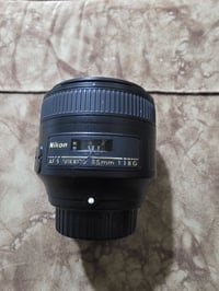 عدسة ٨٥ • نيكون