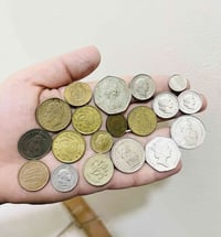 عندي هاي عملات المعدنية و نقدية للبيع  ..إلي يريد يكدر يتواصل 07707707...