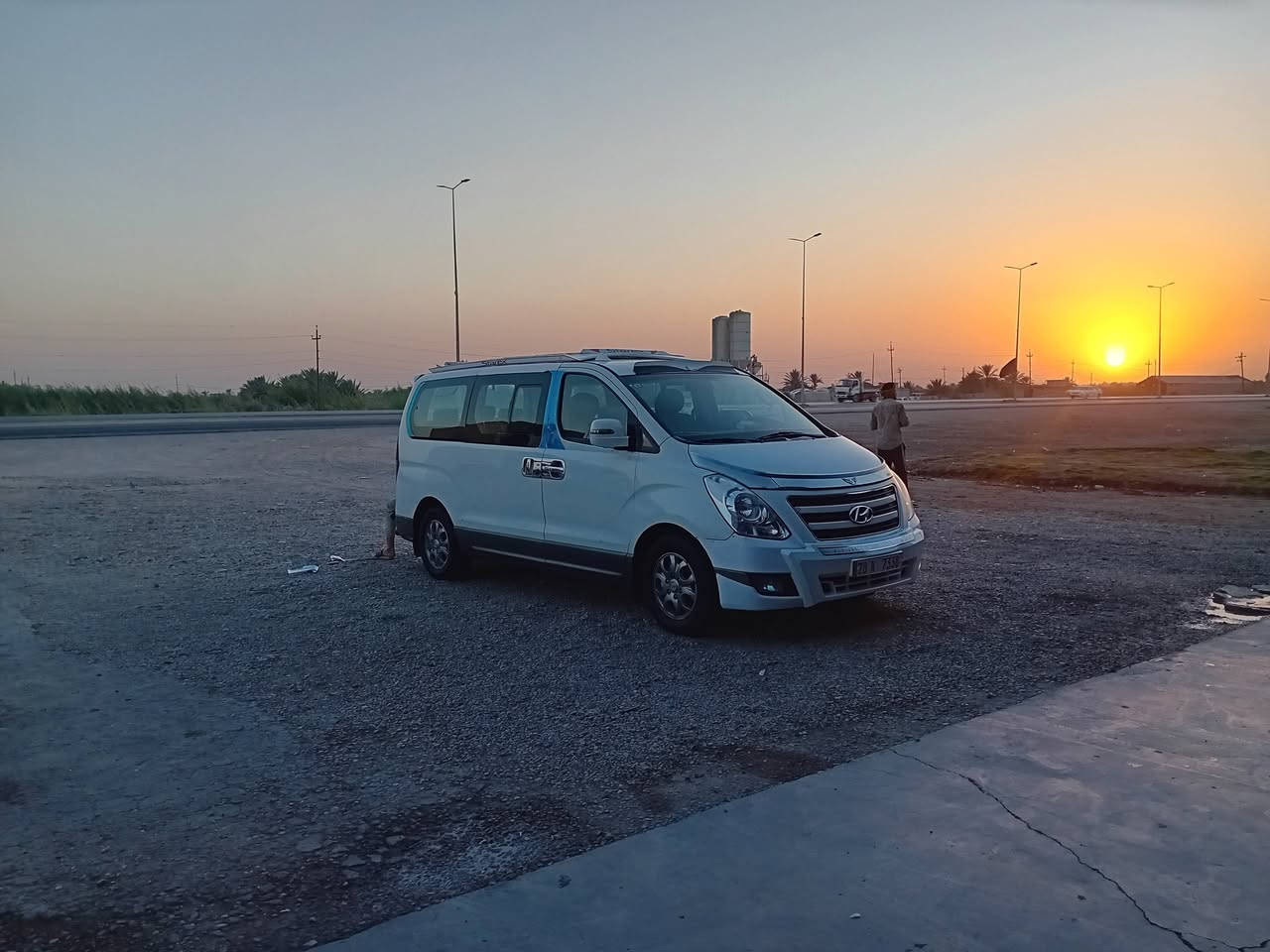 السلام عليكم ستاركس للبيع موديل ٩ 🚐كير مكينة خير من الله تخم تاير هلو تبرير ❄️درع سيباية كاسحة شاشة  جاهزة السيارة مكان السيارة واسط العزيزية ***********
