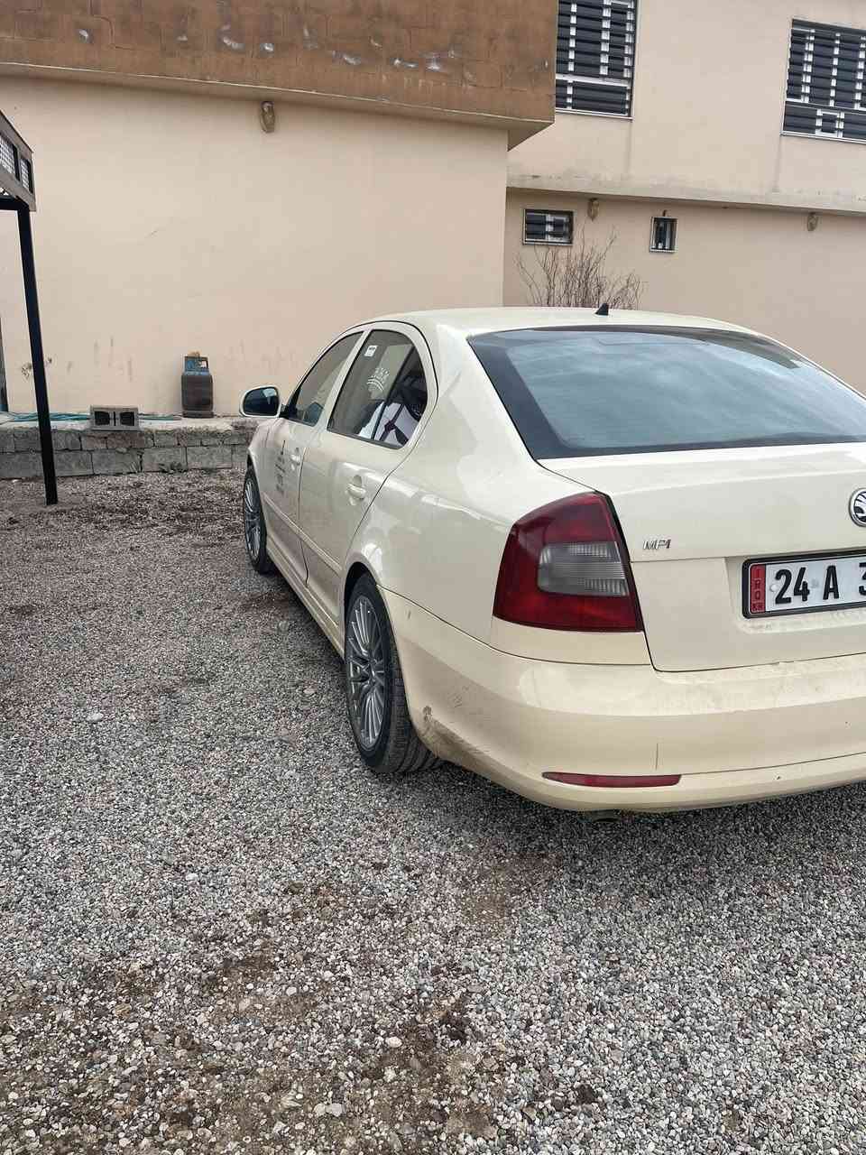 فروشتن ب قسط
دوو تكسي 
1- سكودا 2010 كير عادي 
55 ورقه مقدمه و هه ر هه يف 3 ورقه 
سياره جملغ ي بيش صبغه و ده ركه هندك بخ يا هه ي 
سياره غاز و بنزين 
4 ويل مارسيدس جديد و 4 تايرات جديد 
رقم و سنويه جديد 
سياره بى مصرفه 
2- صني 2009 كير عادي 
55 ورقه مقدمه و هه ر هه يف 3 ورقه 
سياره دوو قطعه صبغ 
سياره جاهزه 
كير و مكينه بشرط 

***********
