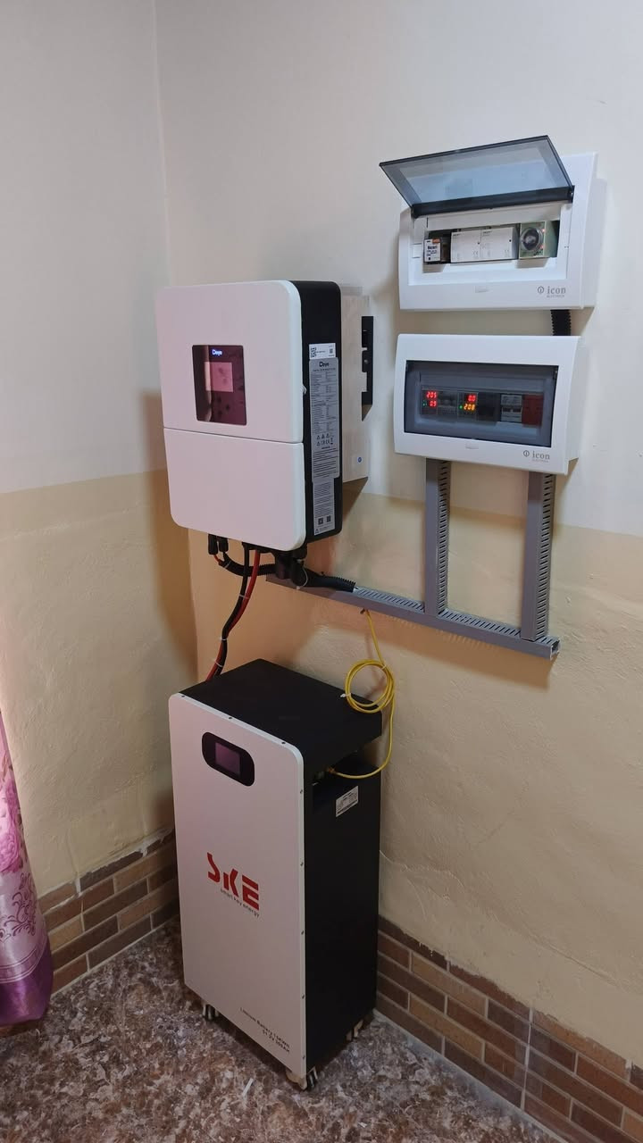 تحية طيبة وبعد...
السعر: 4,300,000 (غير قابل للتفاوض بسبب الصعود)

مكونات النظام: بطارية 15KW، الألواح 590W عدد8، الانفيرتر 6KW(IP65).

القدرة: (16 نهاري 15 ليلي).

اسم العميل : احمد نايف علي

موقع التنصيب الشرقاط/ الساحل الايمن.

ما يميزنا عن غيرنا: نشتغل نظام تاريض وخطوط دفاع "SPD"، ونظام ATS وفقا للمعايير الهندسية الدولية IEC 62305.

م. عبدالله ***********

م. عثمان ‏‪***********‬‏

موقع الشركة سديرة وسطى مقابل مطعم وينز.
