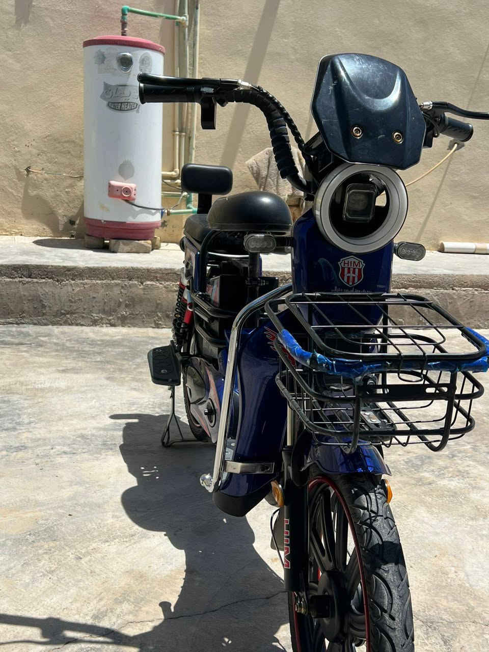 سلام عليكم دراجة شحن لبيع 
موديل 2025 وبسعر جدن مناسب بطارية 5 اي نقص مابيهة والاستفسار على هذا الرقم ***********
