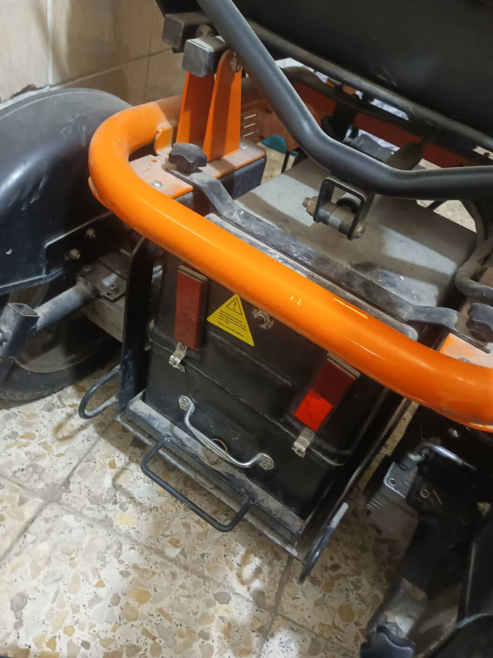 عربانه شحن للبيع نضيفه ب ٣٥٠ وبيه مجال للستفسار ***********
