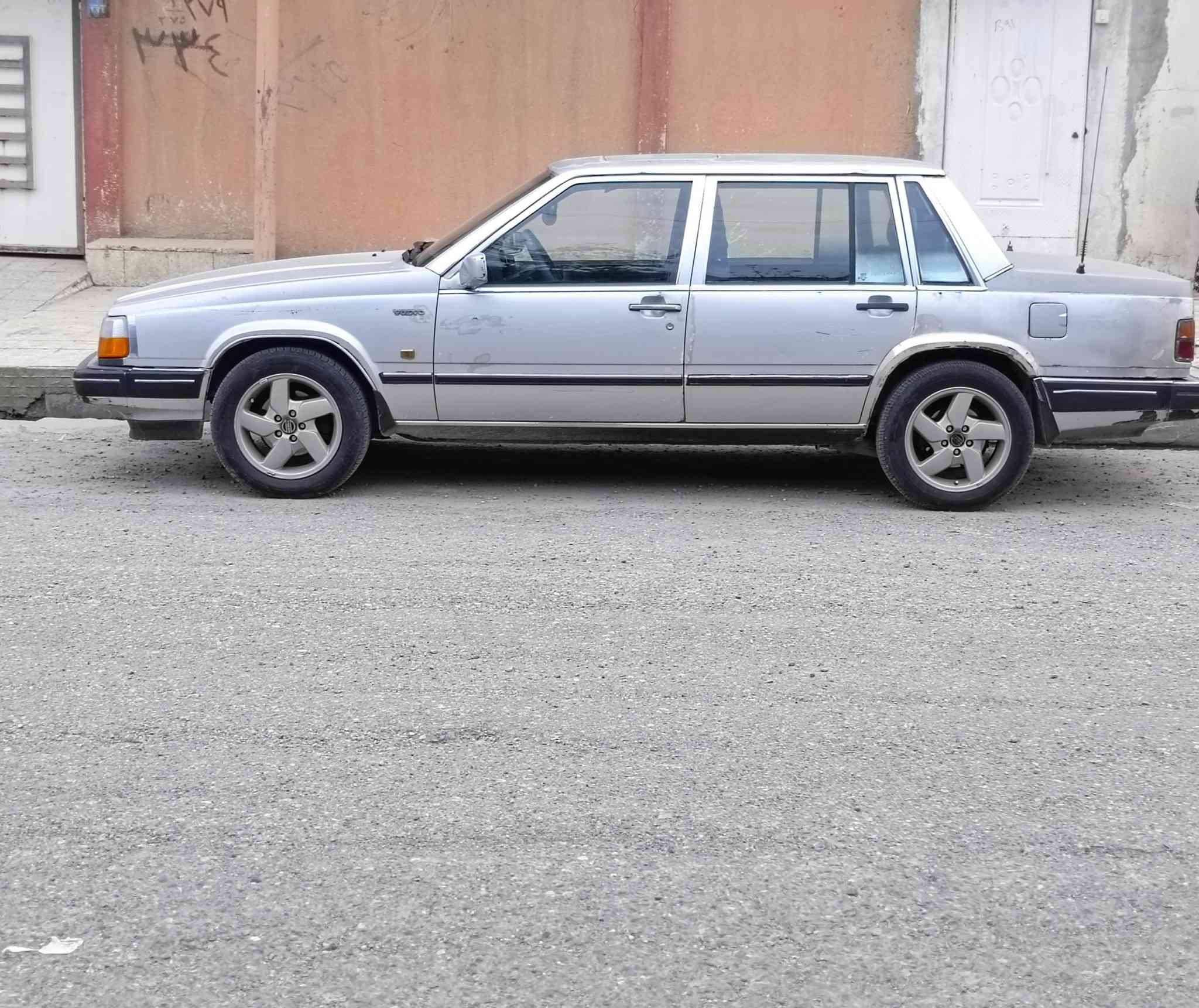 فالفو للبيع
حجم 760 موديل 1988 
فول اوتماتيك
صبغ ابلادي محرك 6سلندر 2700
محرك وكير اوتوماتيك انظاف
تدفأ وتبريد شغال 
سياره نظيفه غرفة جديده
اطارات جديد رقم نينوى مشروع وطني سنويه الى 2027
بأسمنه تحويل بنفس النهار
المكان الموصل  
السعر 40$ورقة  
 اتصال على الرقم 
***********
***********
