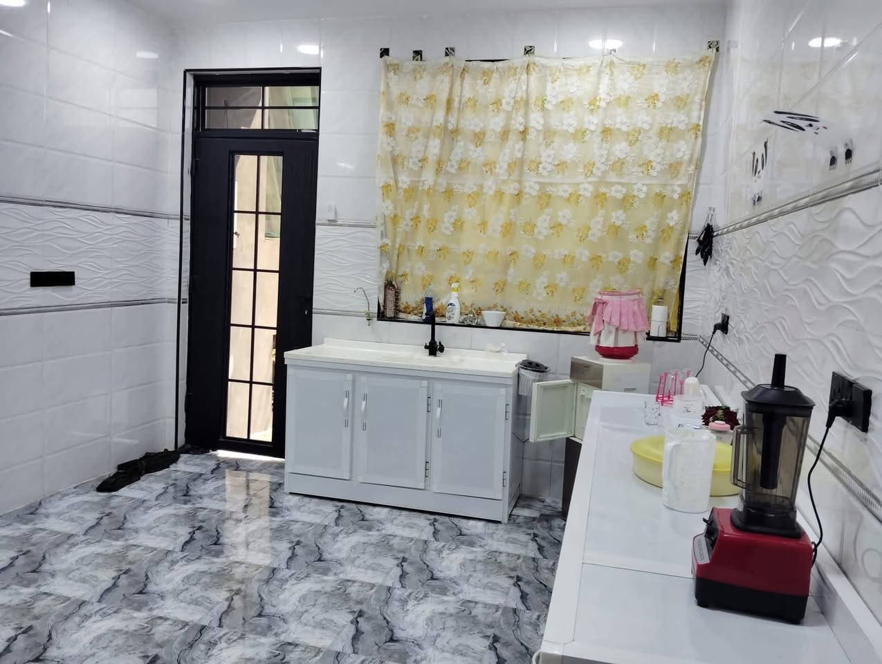 السلام عليكم ورحمة الله وبركاته
دار للبيع 🏠  طابق واحد مساحتة 180طابو زراعي سند 25 

بناء حديث محتوياته غرفتين وصاله ومطبخ حار بارد كليدور 

مجمع صحيات داخليه وخارجية ومناور عدد 2 حديقه وكراج 

تبليط عرض الشارع 8 تقسيم نظامي 

العنوان زوير الغربي

للسكن العائلي ويتميز بقربه من كافة الخدمات، فرصة 

ممتازة للسكن أو الاستثمار. 🏡✨

للاستفسار أو الحجز يرجى الاتصال على الأرقام التالية:

***********

كما يمكنكم مراجعة مكتب التصميم العقاري

ولمن يرغب في عرض عقاره للبيع أو الإيجار، 

يمكنه مراسلتنا مباشرة.
