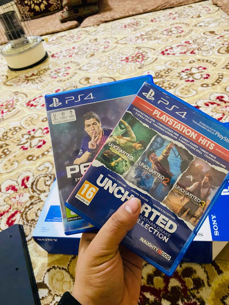 بلي ستيشن فور سلم 1تيرا نضافة خير من الله وياه 3 جوستكات وقرصين وبي فيفا 25 وبيس25 وصل(225)
للاستفسار ***********
