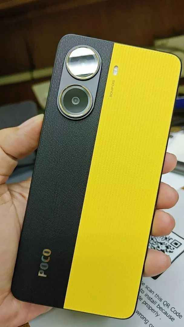 السلام عليكم 🙋🏻‍♂️
POCO X 7 Pro
#للمراوس_حسب_القناعه.
#أو_البيع_السعر 350 ألف دينار وبـي مجال للطيبين 🤝

📱 المواصفات التقنية الأساسية
🔋 المعالج والأداء
 MediaTek Dimensity 8400-Ultra 
بتقنية 4 نانومتر – أداء قوي للمهام الثقيلة والألعاب 🎮
#بوبجي_موبايل 120 فريم وباقي جميع الالعاب جميعها تدعم 120 فريم ✅

📊 الذاكرة والتخزين
256 / رام 16 G

📺 الشاشة
شاشة 6.67 بوصة AMOLED بدقة 2712 × 1220 (1.5K).
#معدل_تحديث 120 Hz. 
سطوع يصل الى 3200 شمعه.

  حماية الشاشه Corning Gorilla Glass 7i

📸 الكاميرات
كاميرا رئيسية 50 MP مع OIS (تثبيت بصري) – تصوير أفضل في الإضاءة الضعيفة.
كاميرا واسعة 8 MP.
كاميرا أمامية 20 MP ممتازة للسيلفي.
🔋 البطارية والشحن
بطارية 6000 mAh – عمر بطارية طويل. 
شحن سريع 90 واط.
📶 الشبكات والاتصال
يدعم شبكات 5G / 4G / 3G / 2G. مع شريحتين اتصال.
🌊 مقاومة الماء والغبار
مقاومة بمعيار IP68 (ماء/ تراب)
تگدر تخلي بالماء دقائق وتطلعه ماعليه شي 👍
🧠 نظام التشغيل
يأتي بنظام تشغيل Android 16
🔊 صوت ومستشعرات
سماعات ستيريو ومكبرات صوت محسنة.
مستشعر بصمة 🫆 تحت الشاشة + Face Unlock بصمه وجه.

#السعر 350 ألف فقط وبـي مجال للطيبين 🤝
#أو_مراوس حسب القناعه.
#ملاحظه / #ملحقاته فقط شاحن وكفر الكارتونه ضايعه للأسف 🙆‍♂️

📍#العنوان المسيب بابل.
🚘 توصيل ماكو تجيني للمسيب تاخذه وحياكم 🤝 ❤ الفلوجة, الأنبار


**إذا كنت صاحب هذا الإعلان وتريد حذفه لأي سبب، رجاءا أرسل رسالة إلى الدعم الفني**