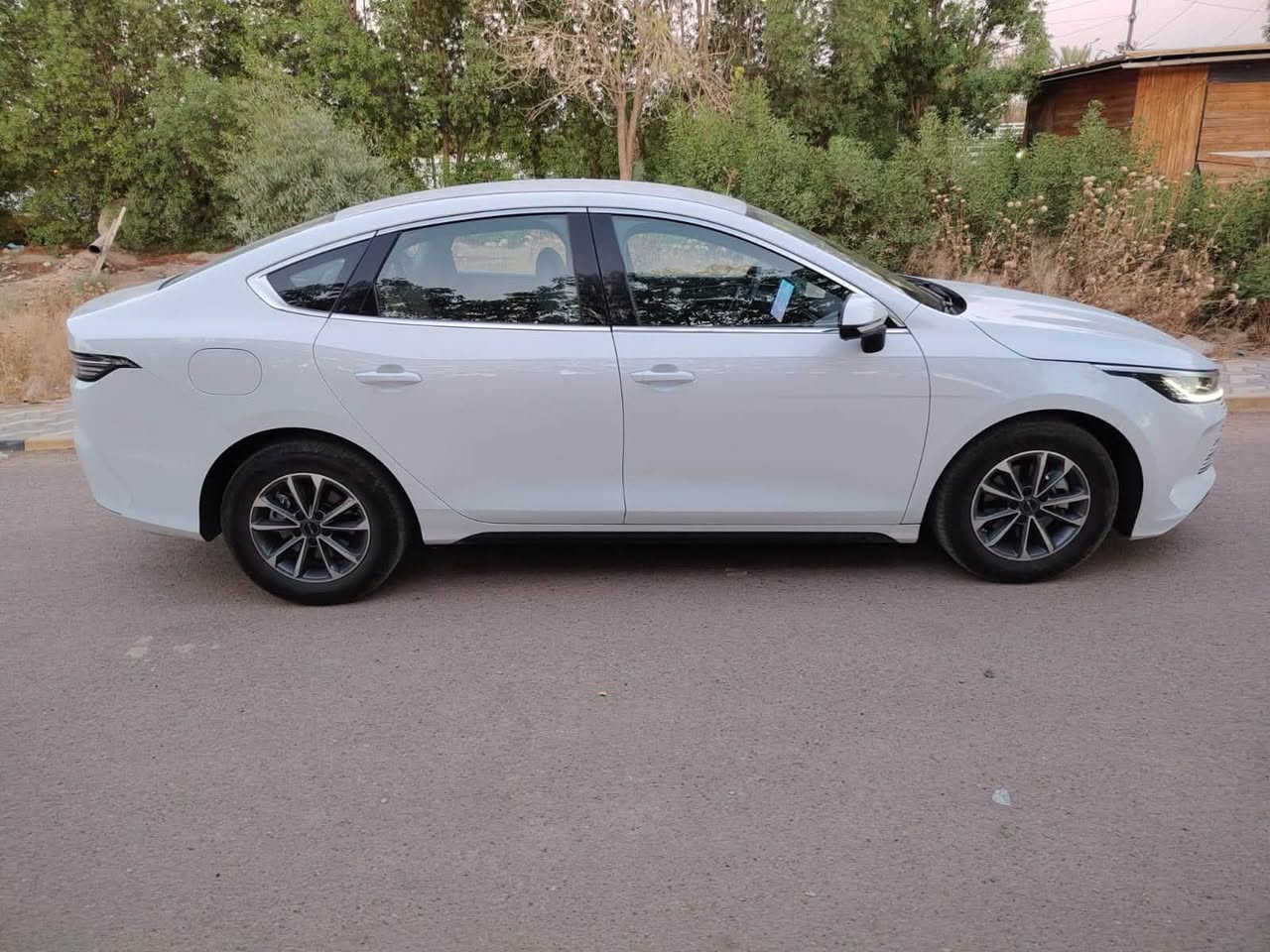 السعر 18:600مليون
🚘 BYD ديستروير5 202

المواصفات:

✅ محرك 1500 سي سي Plug-in Hybrid

ماشيه 27
مكفوله عدة بارد بسيط بل جاملغ الأمامي 

✅ إضاءة LED نهارية

✅ عدسات زينون

✅ كاميرات محيطية 360°

✅ حساسات أمامية وخلفية

✅ دخول ذكي وتشغيل بصمة

✅ شاشة دوارة تدعم Apple CarPlay وAndroid Auto (بحسب الفئة)

✅ عدادات ديجيتال

✅ تحكمات ستيرن

✅ مقاعد جلد

✅تحتوي على فتحة سقف

✅ شاحن لاسلكي

✅ تبريد أوتوماتيك

✅ رادار ونقطة عمياء (بحسب الفئة)

✅ بطارية Blade Battery باعتمادية عالية واقتصادية ممتازة في استهلاك الوقود. (legendmotorsglobal.com⁠￼)

📍 العنوان: بغداد – شهداء لبياع 

📞 للاستفسار:

***********
