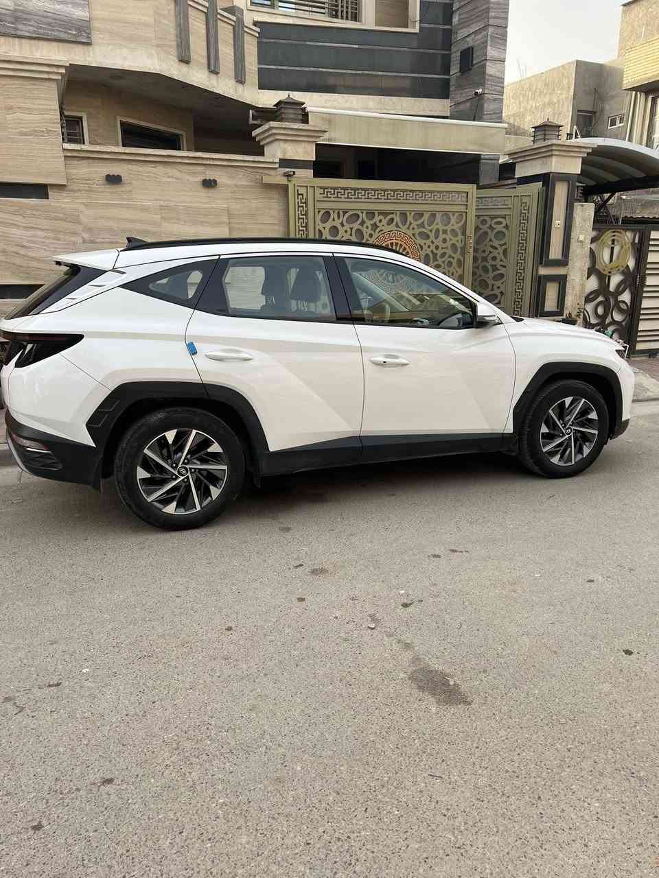 السلام عليكم..توسان خليجي ٢٠٢٣ للبيع بيضاء اللون حادثها ضربة بالصندوگ و معدل عل بارد pdr ماشية 35 الف كيلومتر
مواصفات فول ما عدى الفتحة ( قمارة حديد) 
مكاني بغداد المنصور
السعر 21000$ و بي مجال بسيط للشراية 
اي استفسار هذا رقمي ***********
او راسلني خاص
و شكرا…
