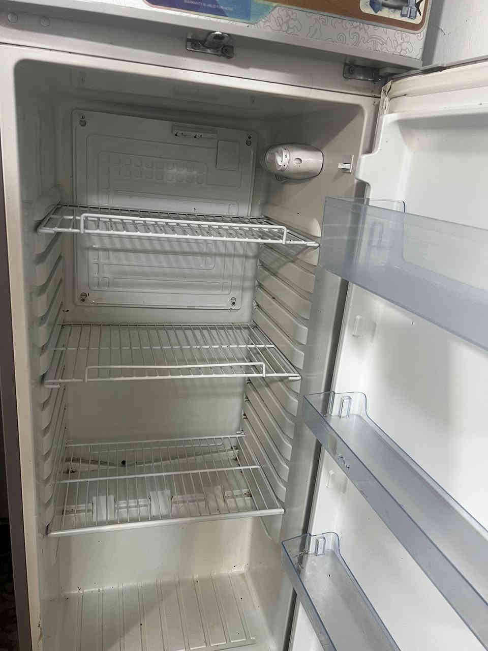 طباخ نضيف بعده جديد با150الف
وثلاجه استخدام قليل جديده با200 
صالحيه خلف جامع صاحب الزمان
***********
تواصل واتساب
